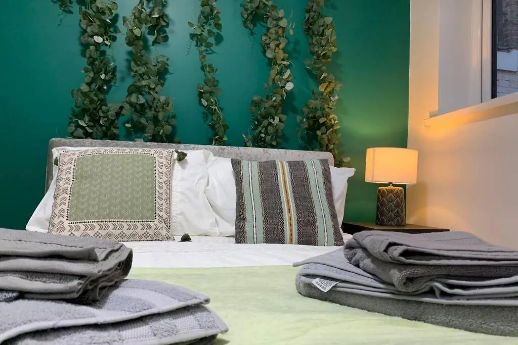 Smart 1 Bed Apartment With Sofa Bed Nottingham United Kingdom
